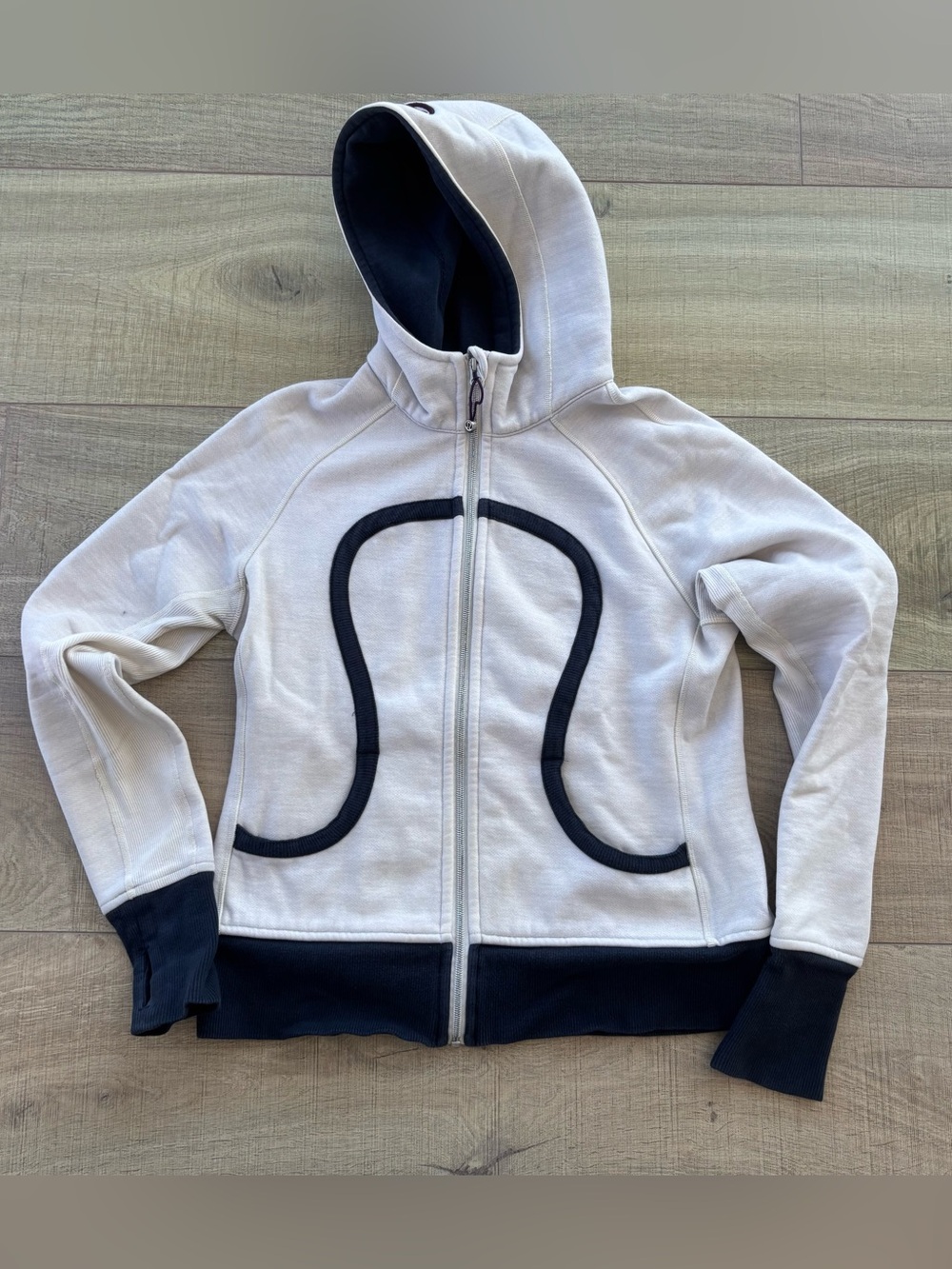 Good pre-owned Lululemon Scuba Hoodie